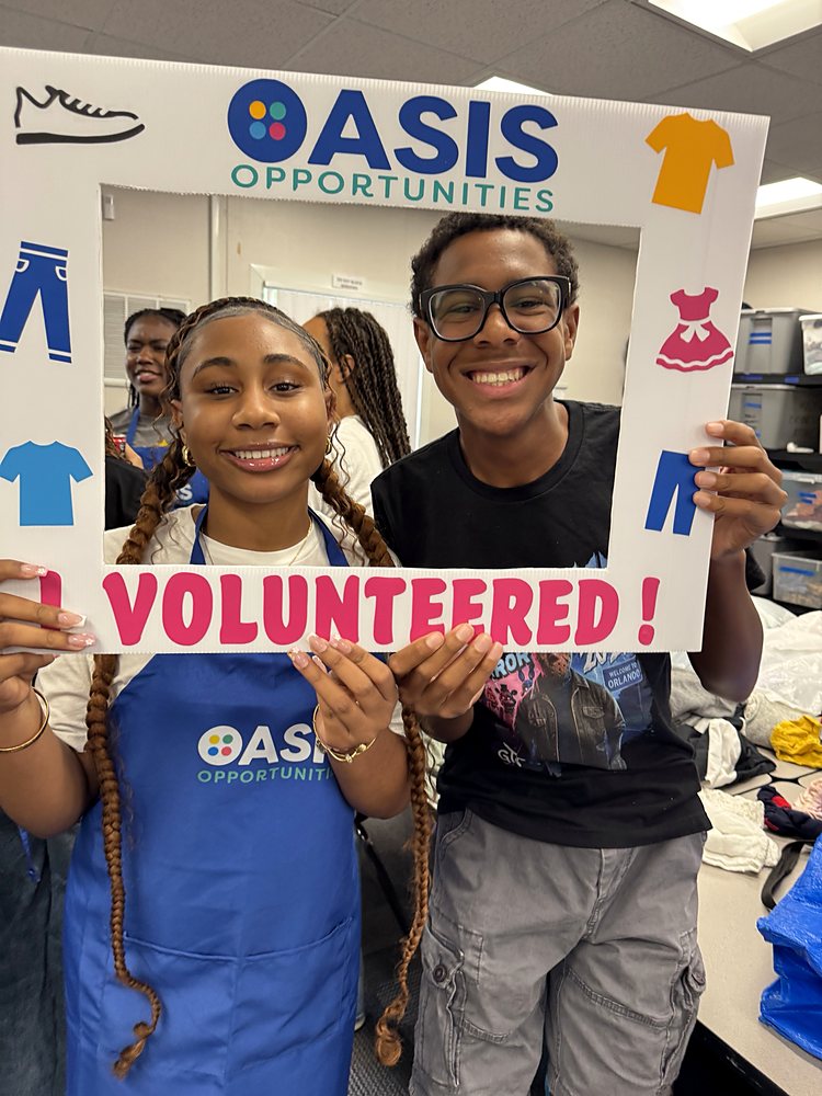 Teens volunteering with Oasis Opportunities